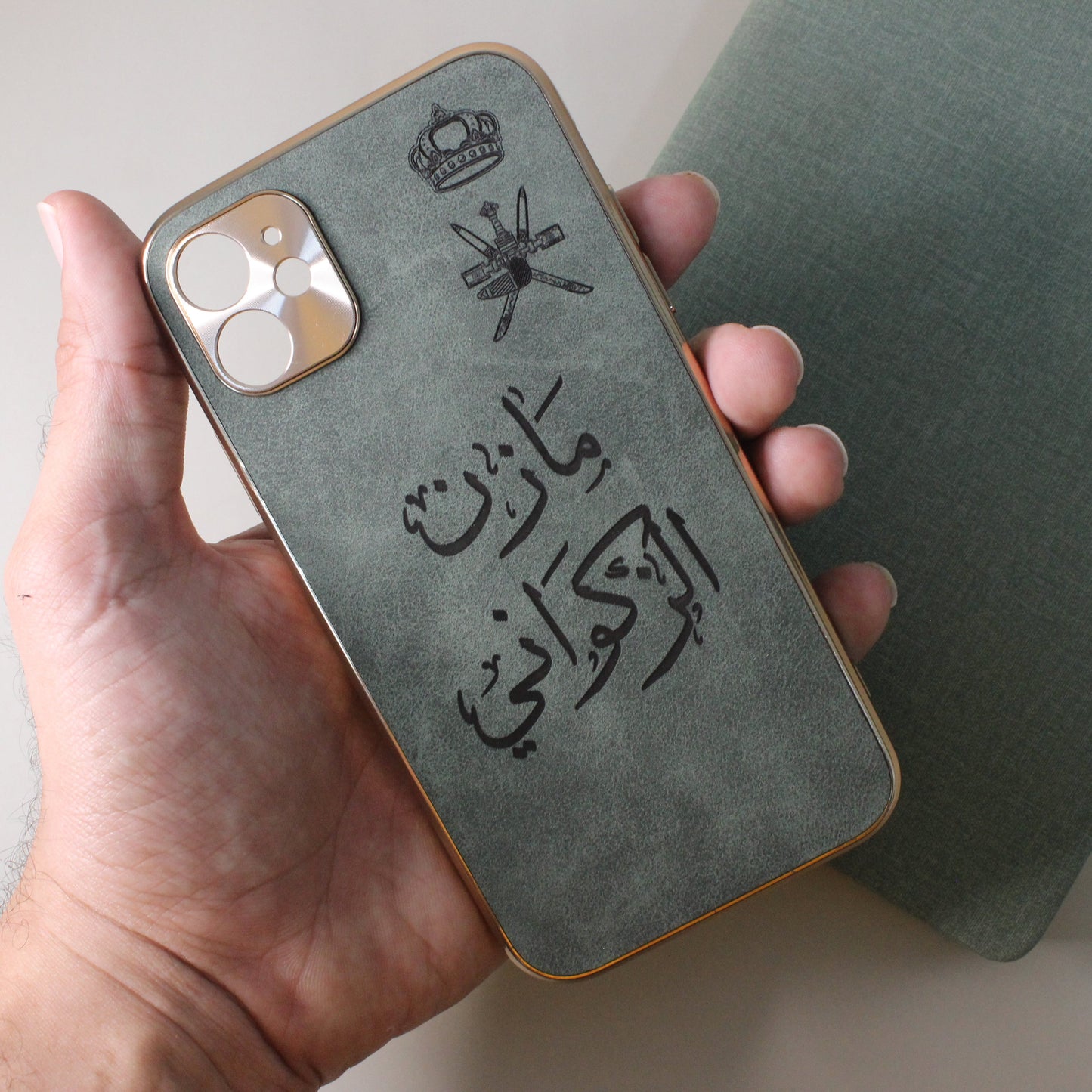 كفر موبايل جلد مخملي بحواف ذهبية